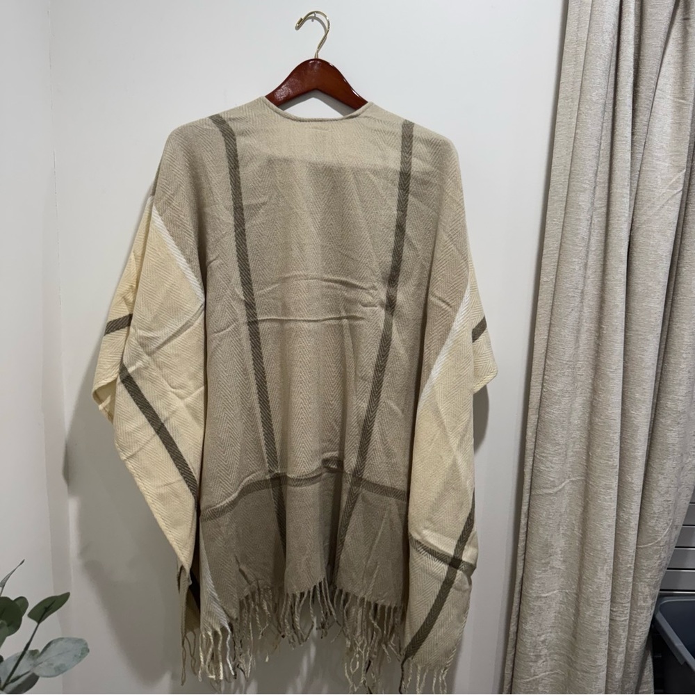 Woolrich Tan Miranda Plaid Ruana Wrap Shawl – One Size – NWT - Picture 5 of 6